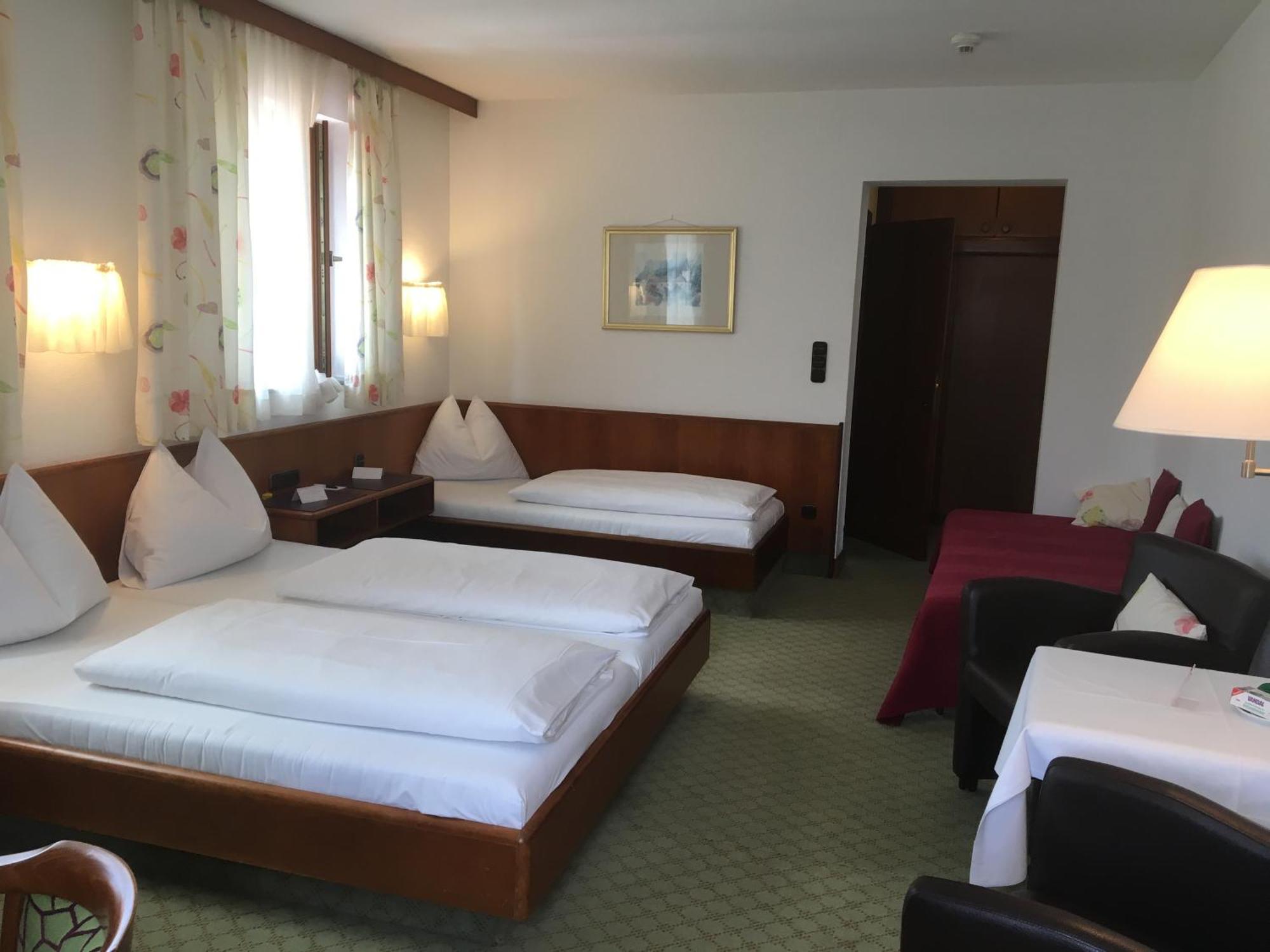 Hotel Zillners Einkehr *** Altheim Экстерьер фото